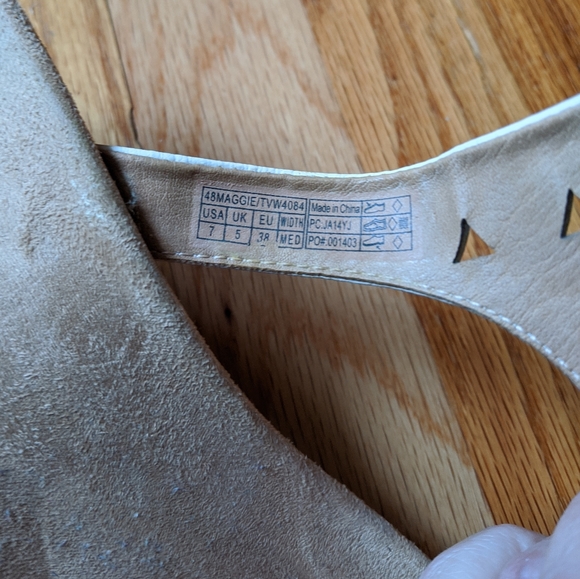 Vionic Wedge Sandals - Picture 7 of 8